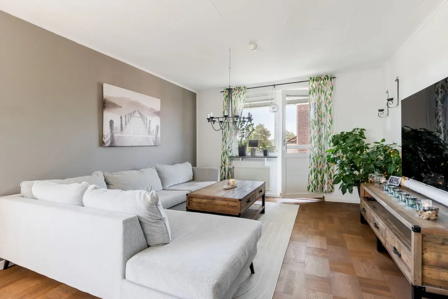 Bostadsrätt med 4 rum på Tingstugatan 42A i Strängnäs, bild 2 av 4