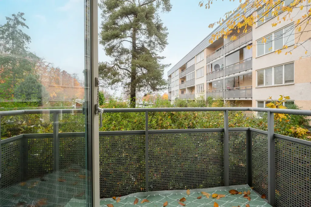 Bostadsrätt med 2 rum på Kinnaredsgränd 35 i Stockholm, bild 2 av 4