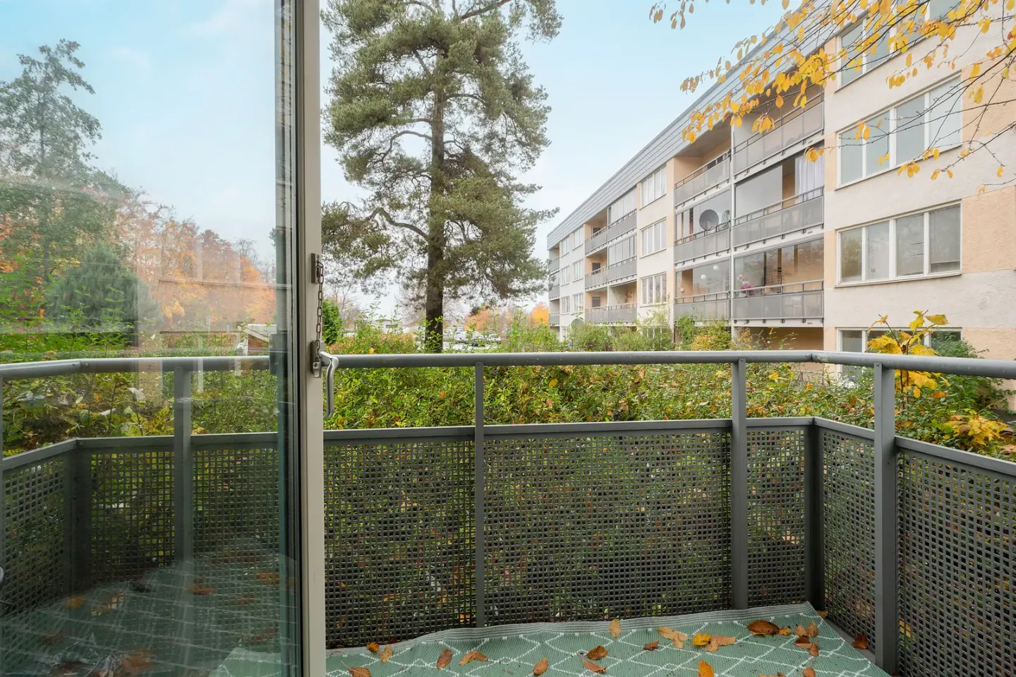 Bostadsrätt med 2 rum på Kinnaredsgränd 35 i Stockholm, bild 2 av 4