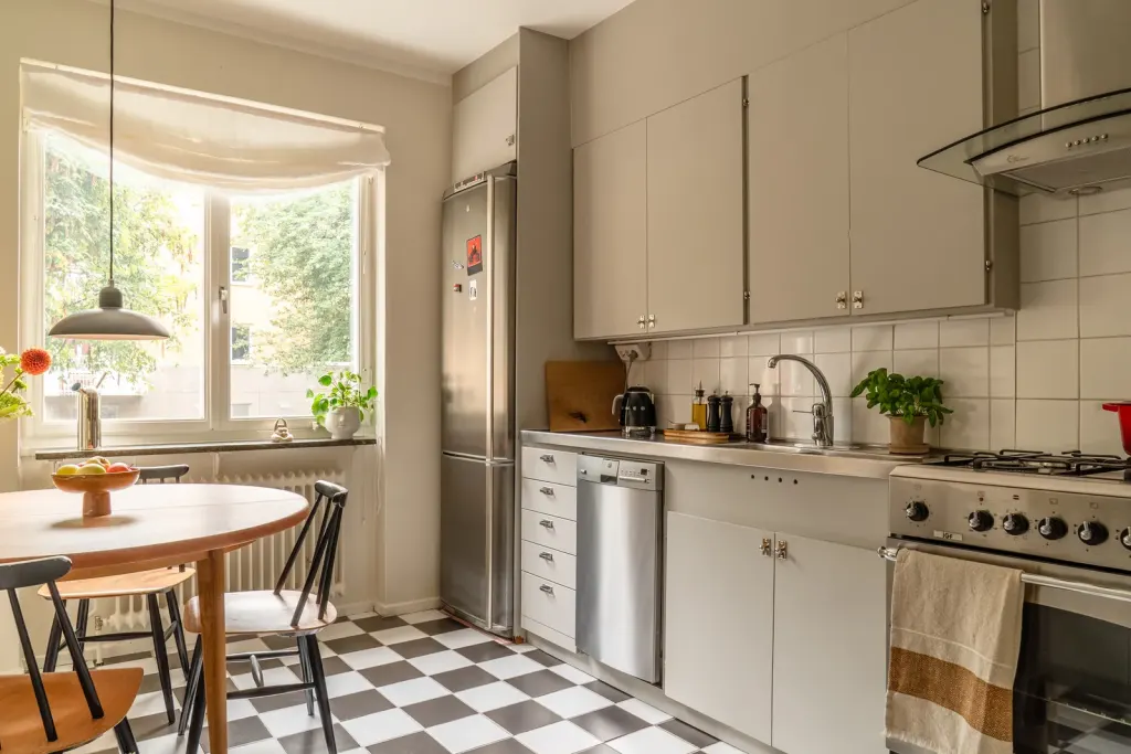 Bostadsrätt med 2 rum på Hägerstensvägen 165B i Stockholm, bild 2 av 4