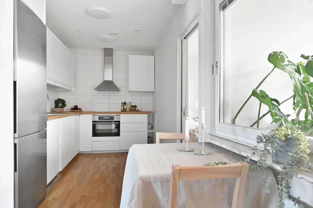 Bostadsrätt med 2,5 rum på Kyrkogårdsvägen 137 i Stockholm, bild 3 av 4