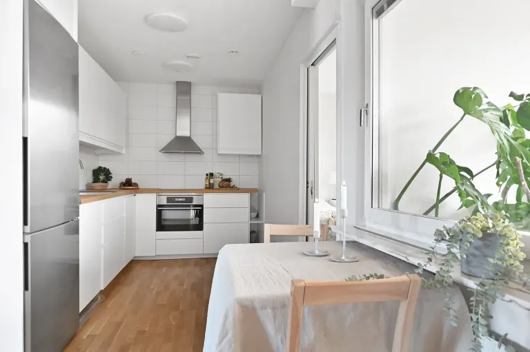 Bostadsrätt med 2,5 rum på Kyrkogårdsvägen 137 i Stockholm, bild 3 av 4