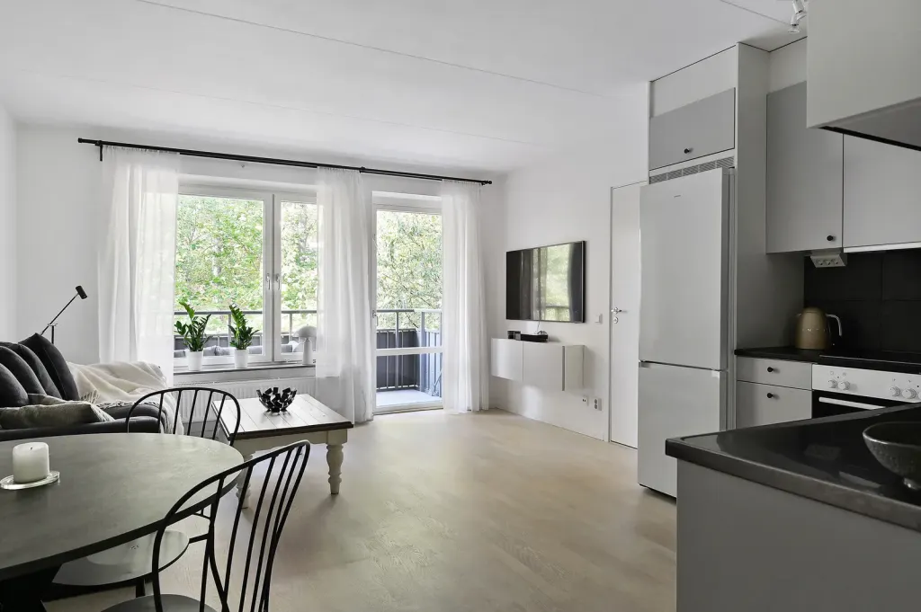 Bostadsrätt med 2 rum på Ågesta broväg 54 i Stockholm, bild 2 av 4