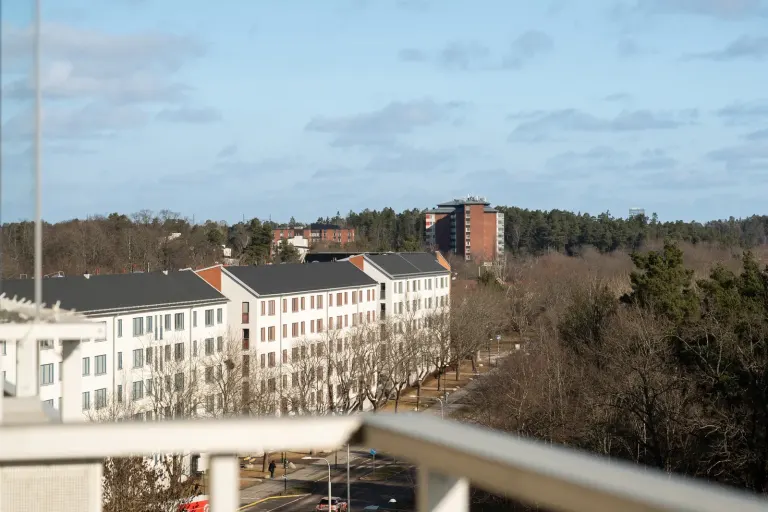 Bostadsrätt med 2 rum på Råcksta gårdsväg 23 i Stockholm, bild 3 av 4