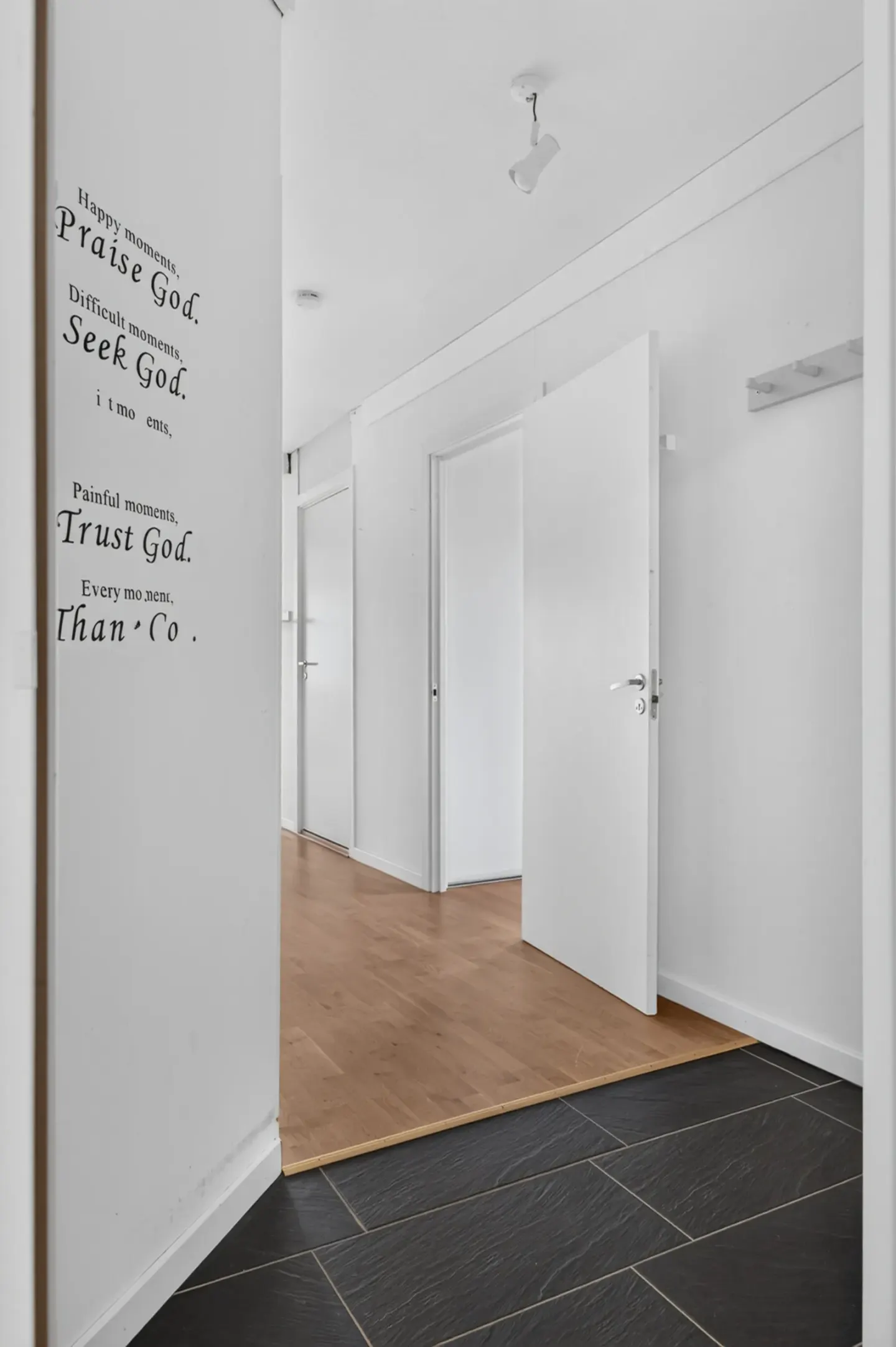 Bostadsrätt med 2 rum på Lundenvägen 9C i Skövde, bild 3 av 4