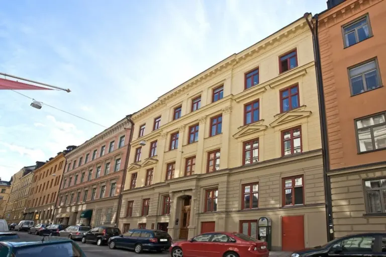 Bostadsrätt med 4 rum på Vegagatan 7 i Stockholm, bild 2 av 3