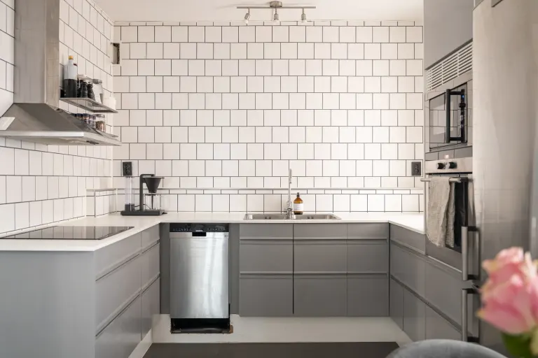 Bostadsrätt med 3 rum på Kvarnbacksvägen 57 i Stockholm, bild 2 av 4