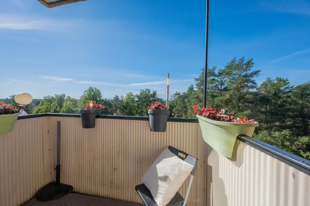 Bostadsrätt med 4 rum på Månstorpsvägen 7 i Botkyrka, bild 2 av 4