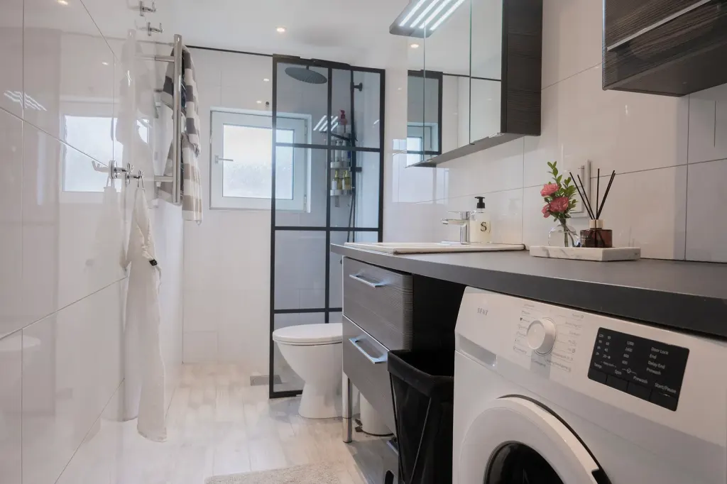 Bostadsrätt med 3 rum på Lerbäcksgränd 26 i Stockholm, bild 3 av 4