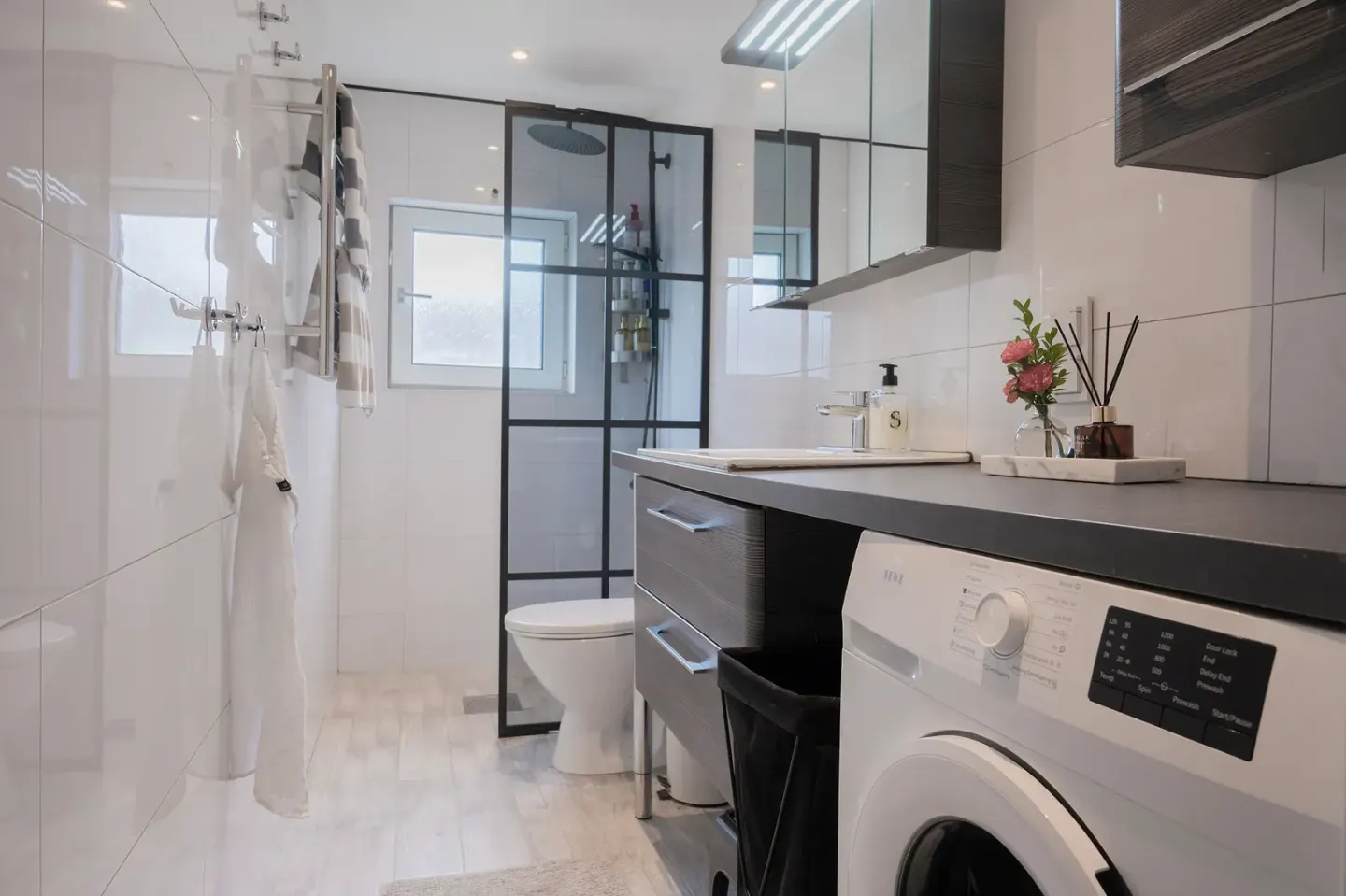 Bostadsrätt med 3 rum på Lerbäcksgränd 26 i Stockholm, bild 3 av 4