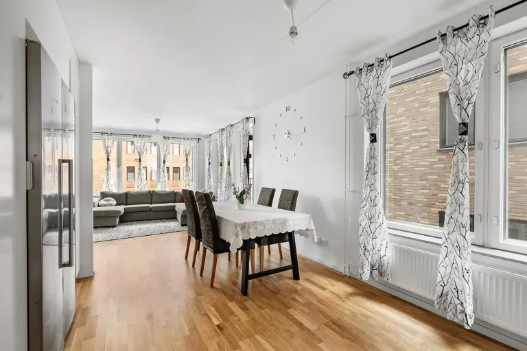 Bostadsrätt med 3 rum på Hästskovägen 86 i Järfälla, bild 3 av 4