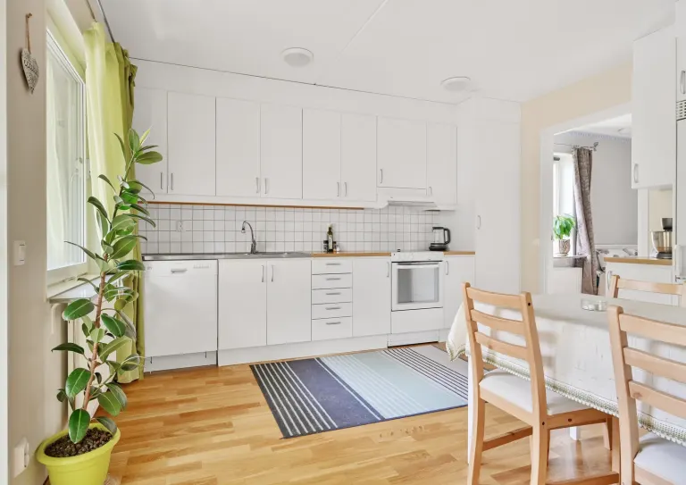 Bostadsrätt med 2 rum på Kvarnskogsvägen 9 i Sollentuna, bild 2 av 4