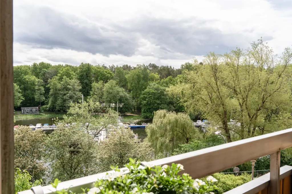 Bostadsrätt med 4 rum på Ekensbergsvägen 5 i Stockholm, bild 2 av 4